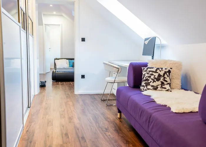 アパート Center ツェリェ