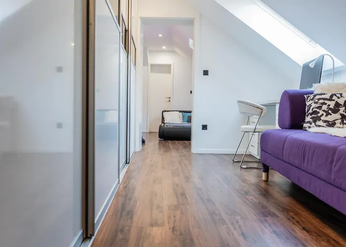 Center アパート ツェリェ